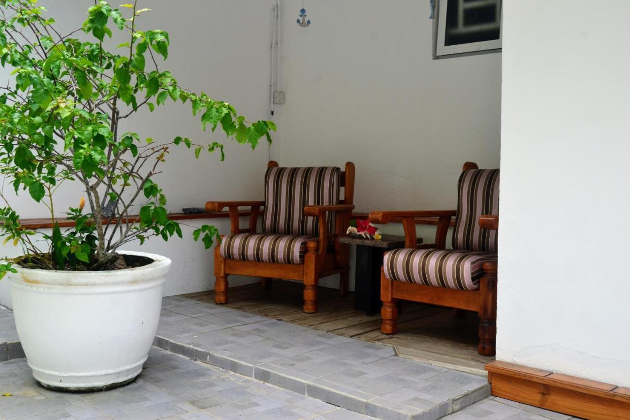 Hotel The Beach House à Beau Vallon  Extérieur photo