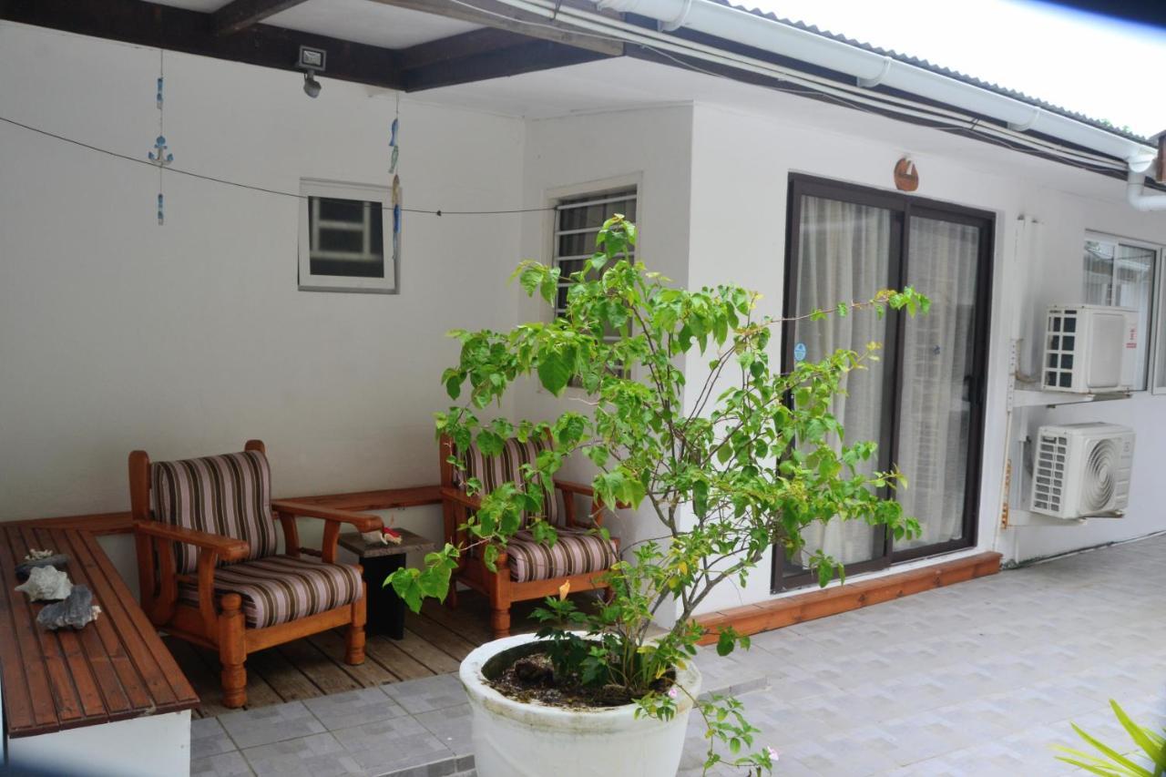 Hotel The Beach House à Beau Vallon  Extérieur photo