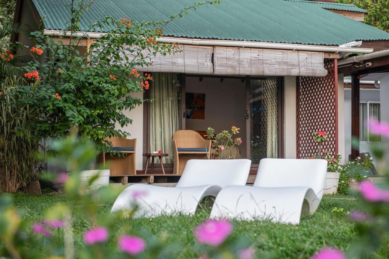 Hotel The Beach House à Beau Vallon  Extérieur photo